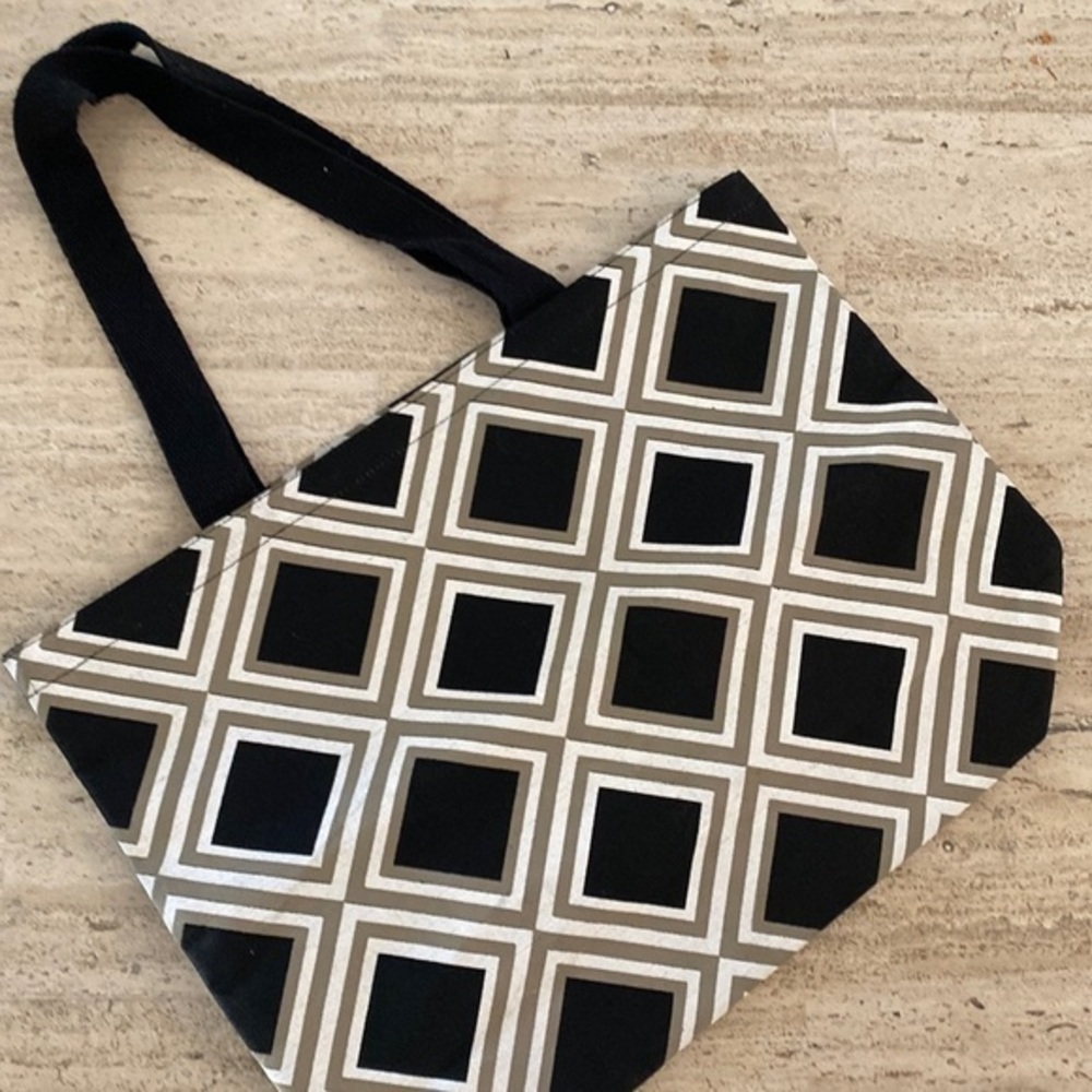 Geometric Tote - Picture 2 of 4